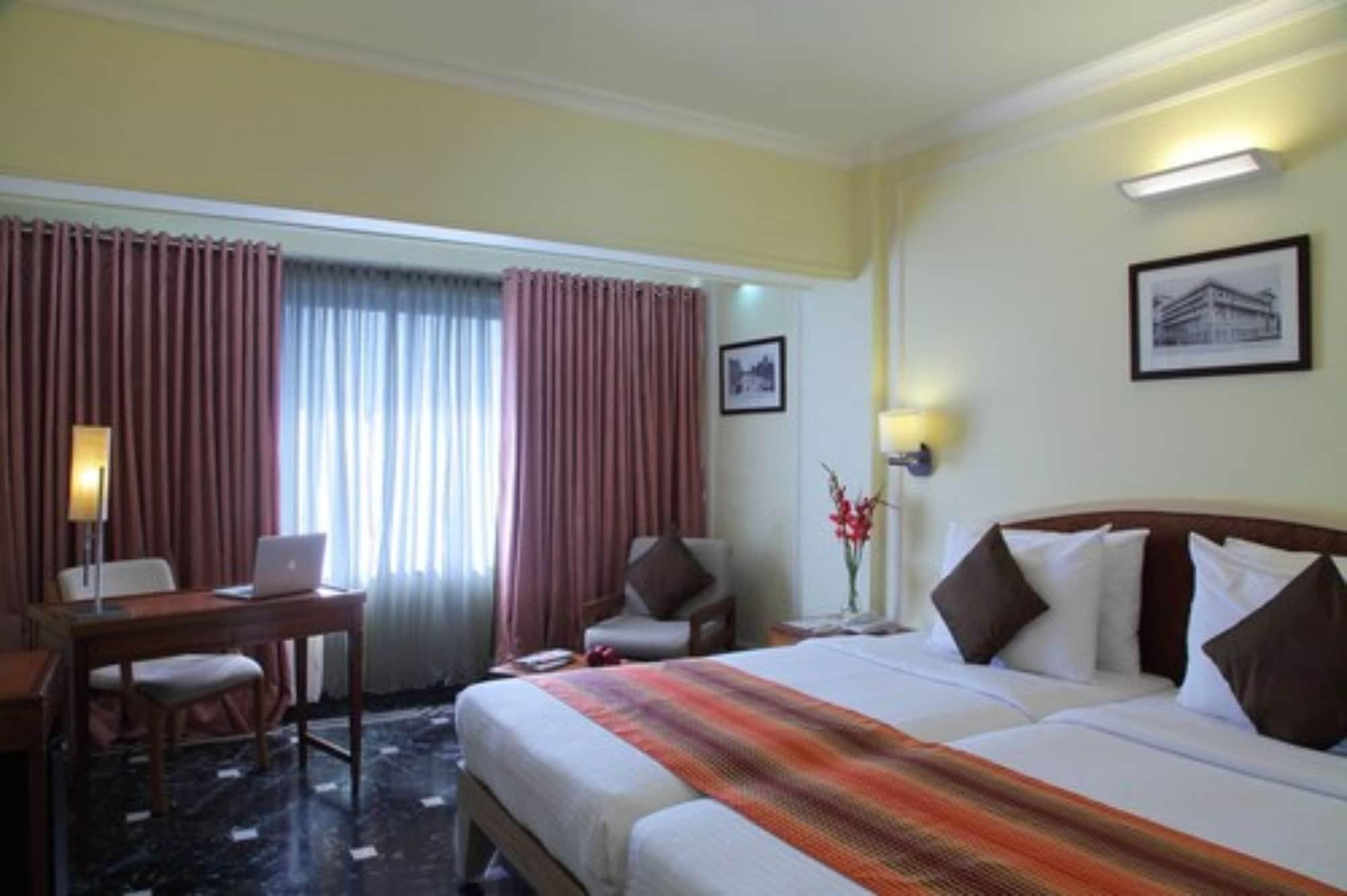 Hiltop Hotel Мумбаи Экстерьер фото