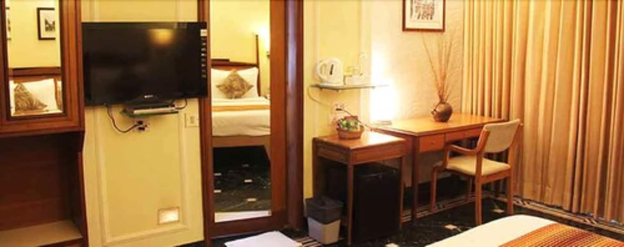 Hiltop Hotel Мумбаи Экстерьер фото