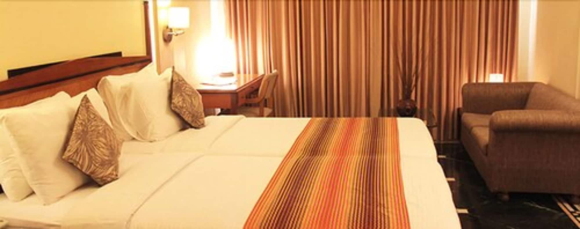 Hiltop Hotel Мумбаи Экстерьер фото