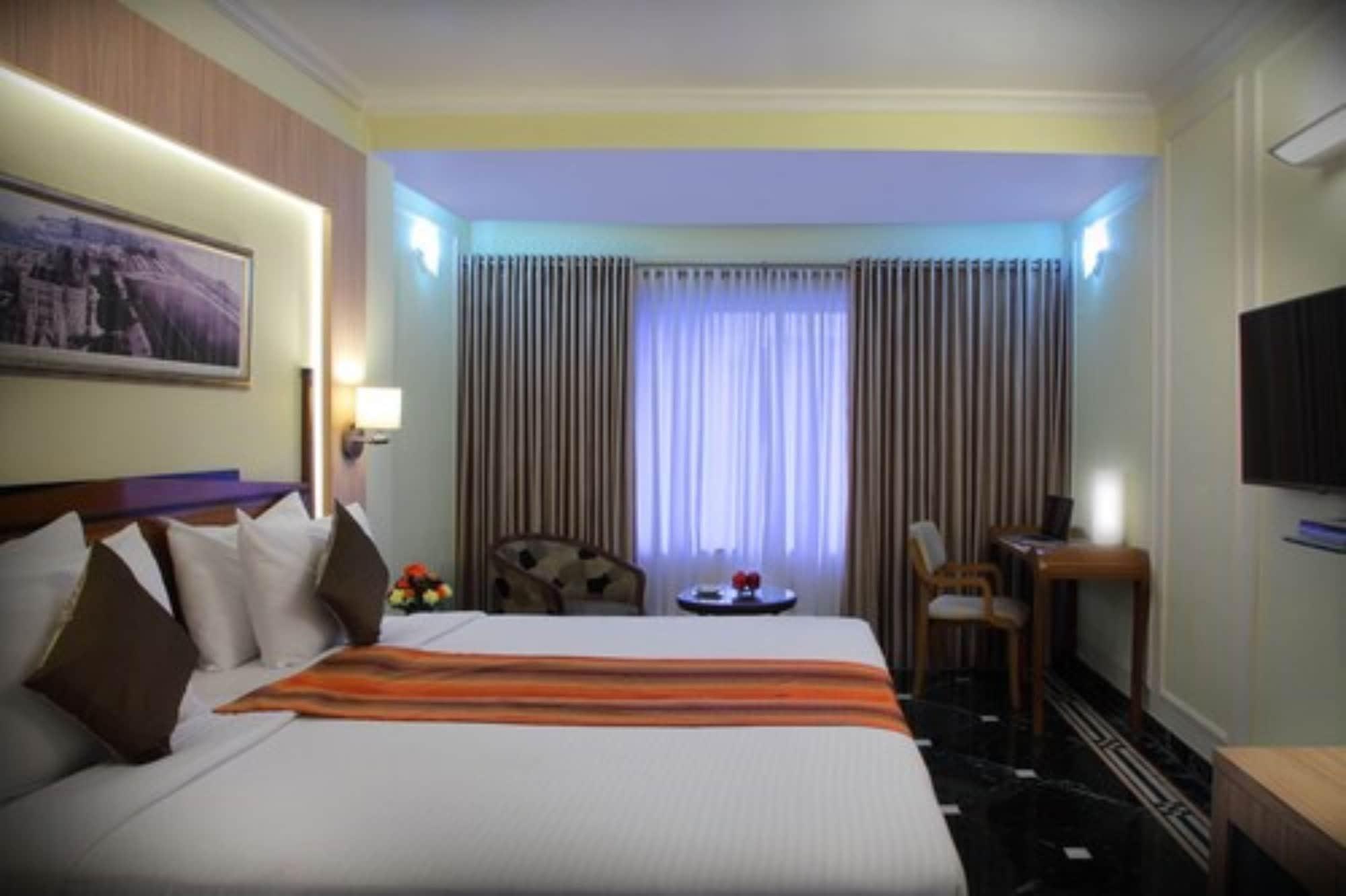 Hiltop Hotel Мумбаи Экстерьер фото