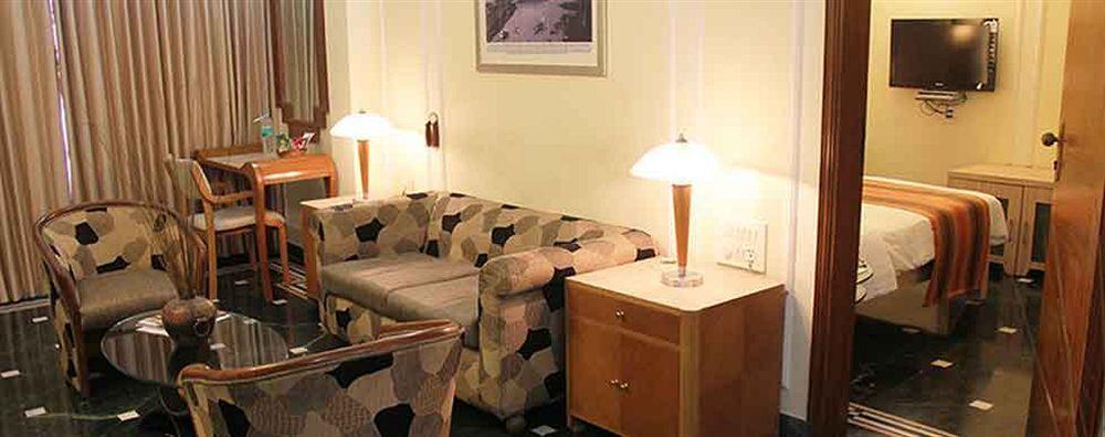 Hiltop Hotel Мумбаи Экстерьер фото