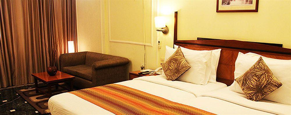 Hiltop Hotel Мумбаи Экстерьер фото