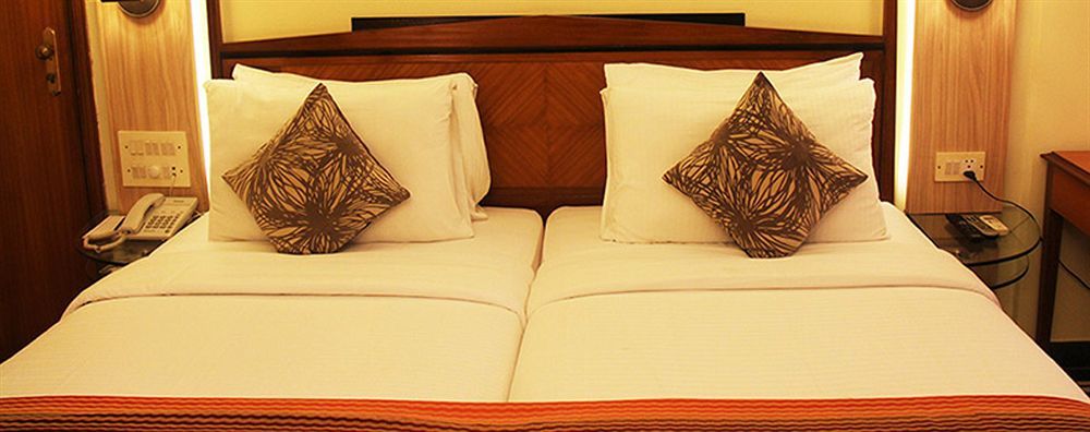 Hiltop Hotel Мумбаи Экстерьер фото
