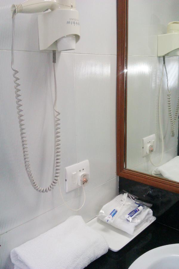 Hiltop Hotel Мумбаи Экстерьер фото