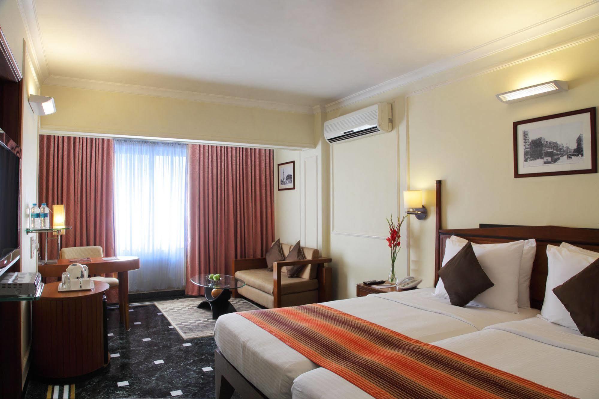 Hiltop Hotel Мумбаи Экстерьер фото