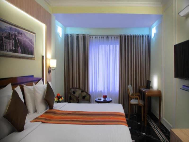 Hiltop Hotel Мумбаи Экстерьер фото
